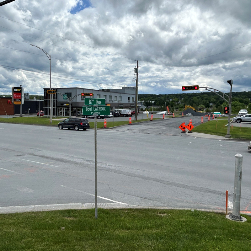 Des travaux seront réalisés par l’entrepreneur Giroux & Lessard à l’intersection du boulevard Lacroix et de la 87e Rue.